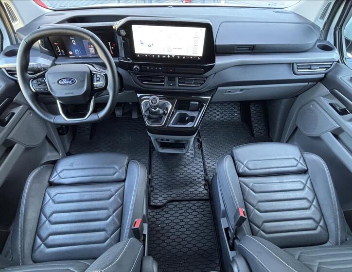 Ford Tourneo Custom 17