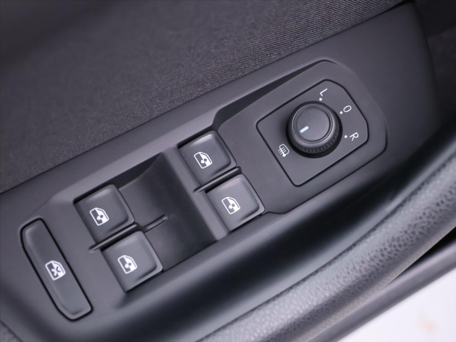 Volkswagen Passat Sedan / Limuzína 1,5 l 110 kw