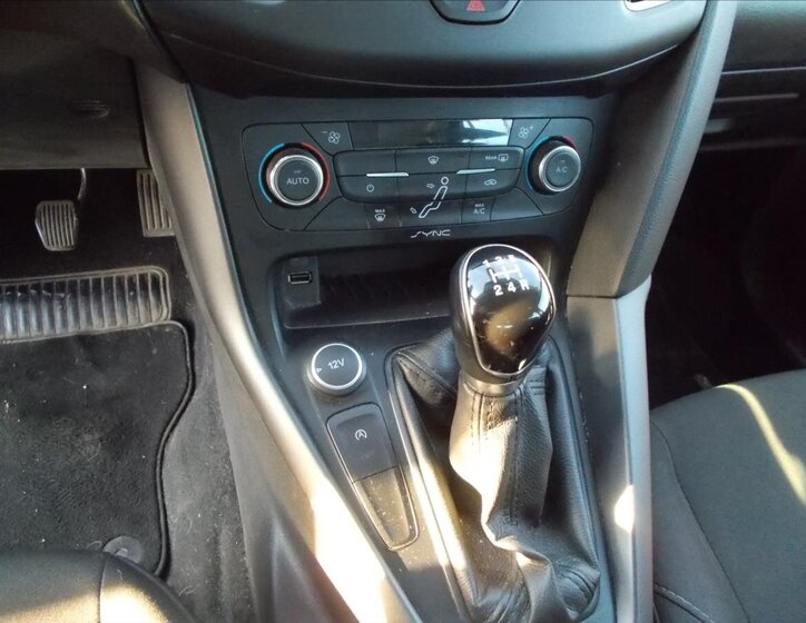 Ford Focus Hatchback 999,0 74 kw