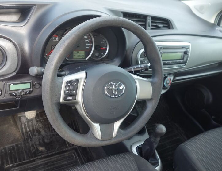 Toyota Yaris 17