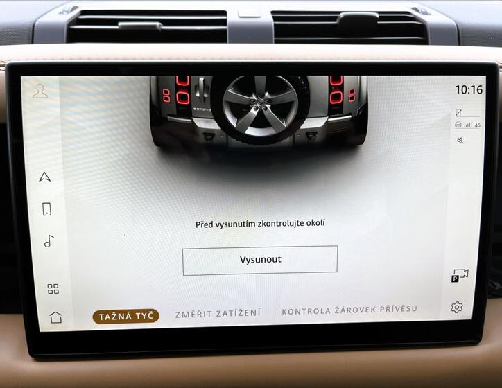 Land Rover Defender 21