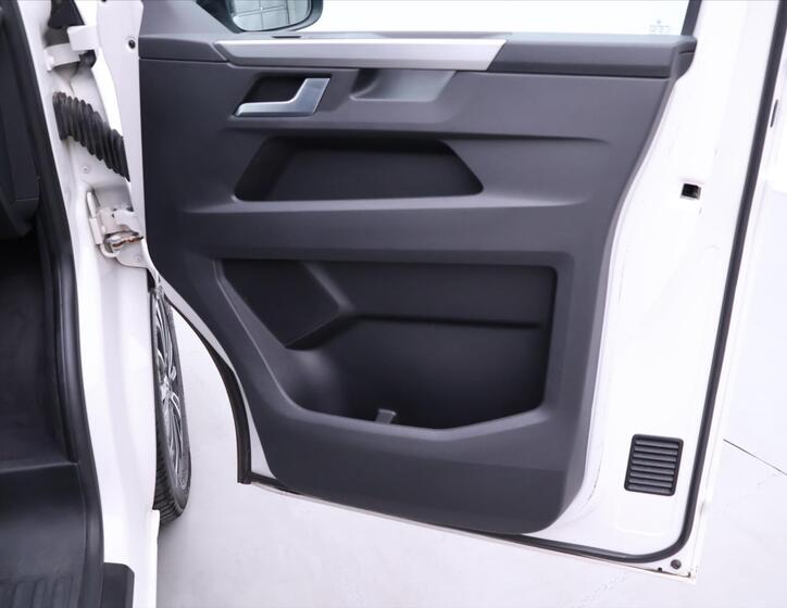 Volkswagen Multivan 13