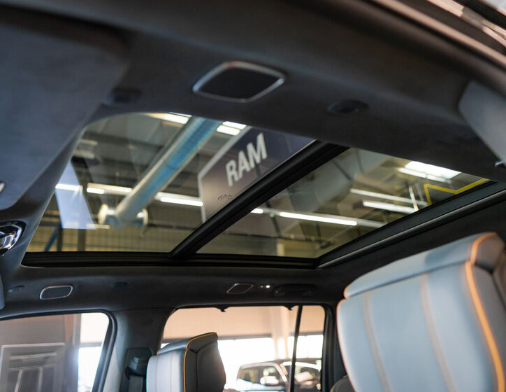 Jeep Grand Wagoneer SUV 6,4 l 351 kw