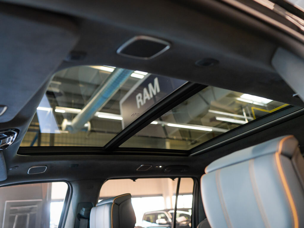 Jeep Grand Wagoneer SUV 6,4 l 351 kw