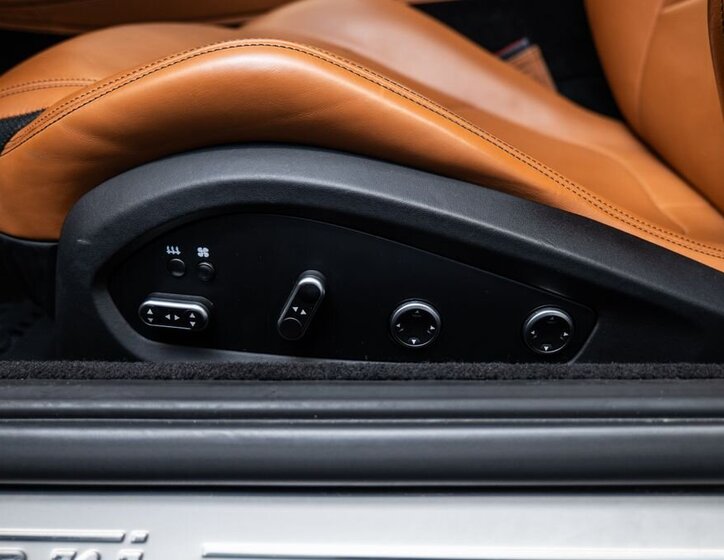 Ferrari GTC4 Lusso Kupé 6,3 l 507 kw