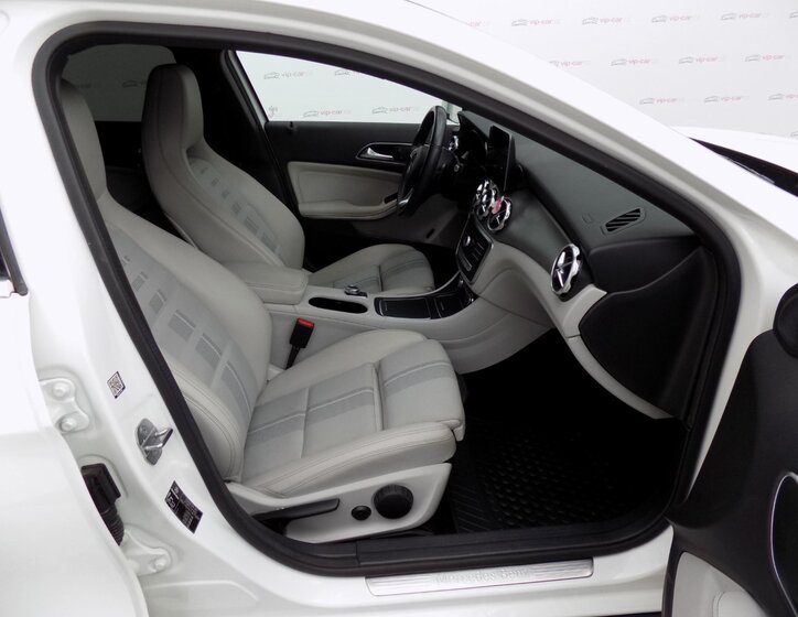 Mercedes-Benz GLA 15