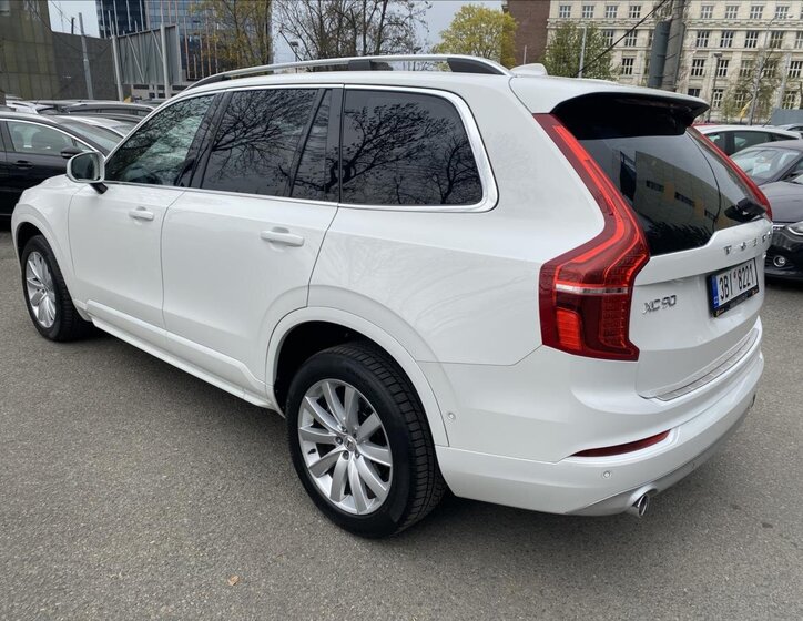 Volvo XC90 SUV / Terénní 2,0 l 173 kw