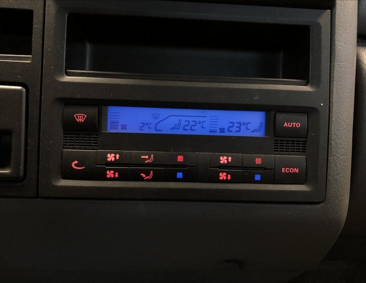 Volkswagen Caravelle 23