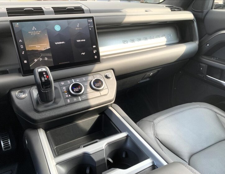 Land Rover Defender SUV 3,0 l 221 kw