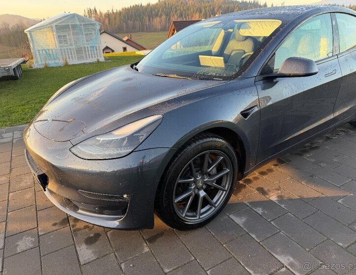 Tesla Model 3 Sedan 0,0 0
