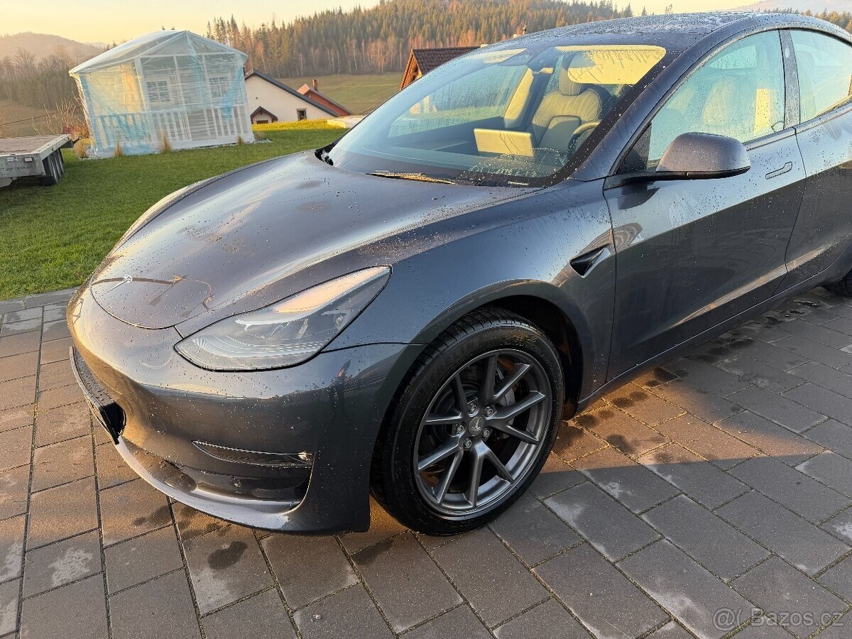 Tesla Model 3 Sedan 0,0 0