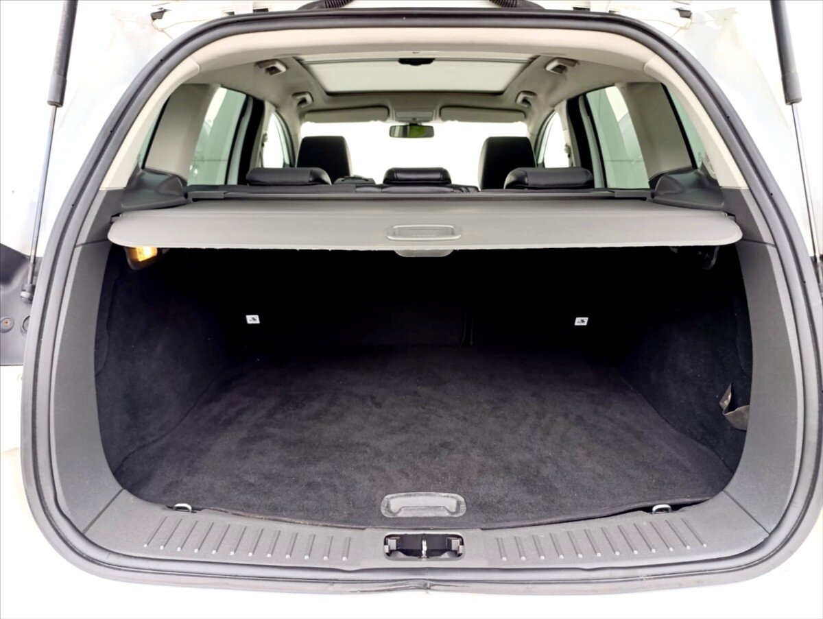 Ford Kuga SUV / Terénní 2,0 l 120 kw