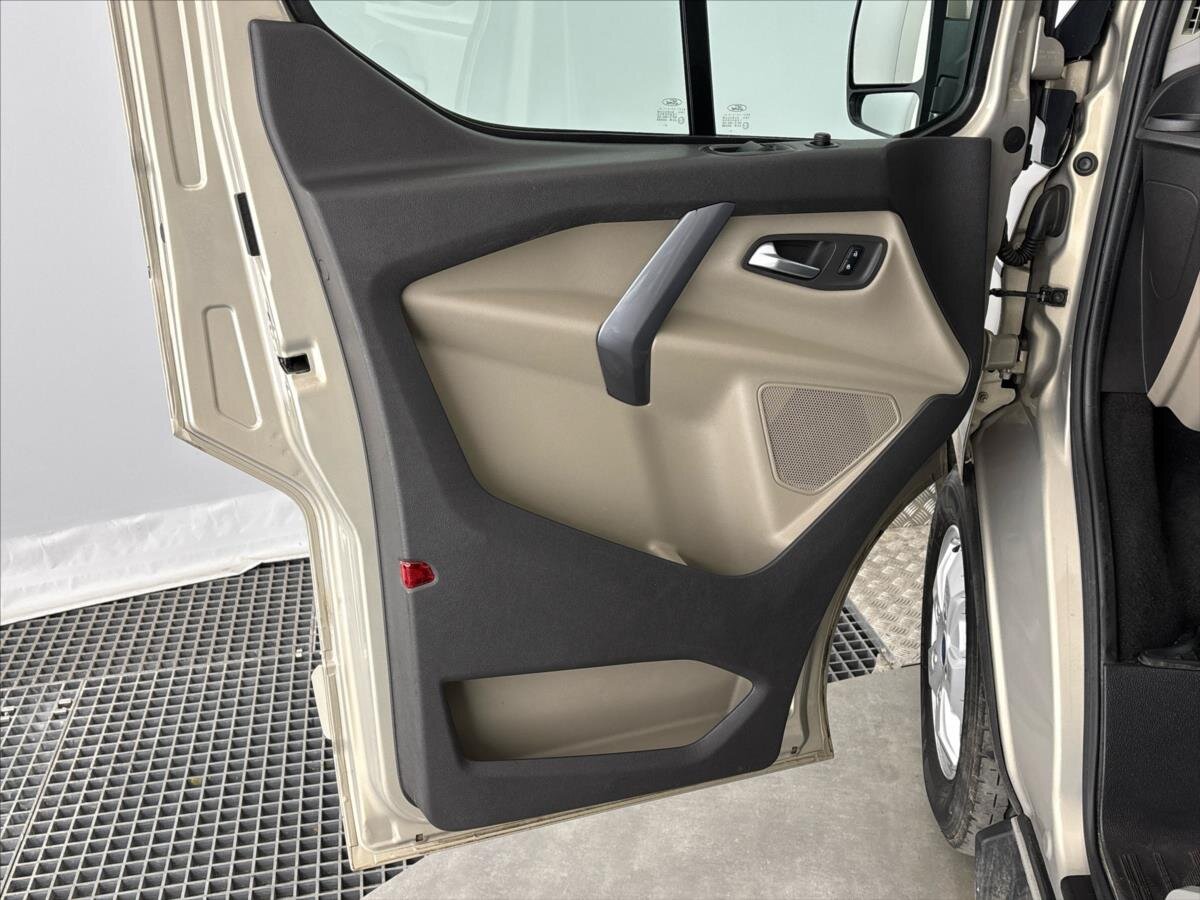 Ford Tourneo Custom Kombi 2,0 l 125 kw