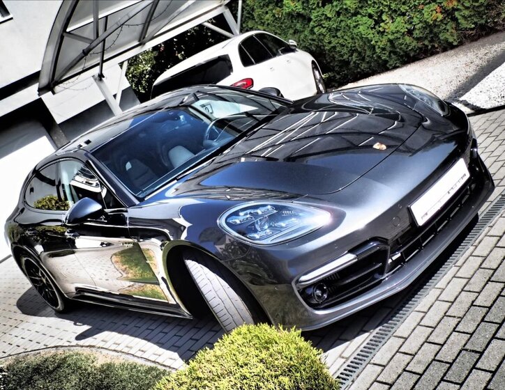 Porsche Panamera 5