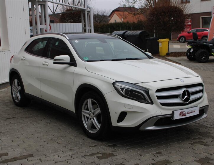 Mercedes-Benz GLA 2