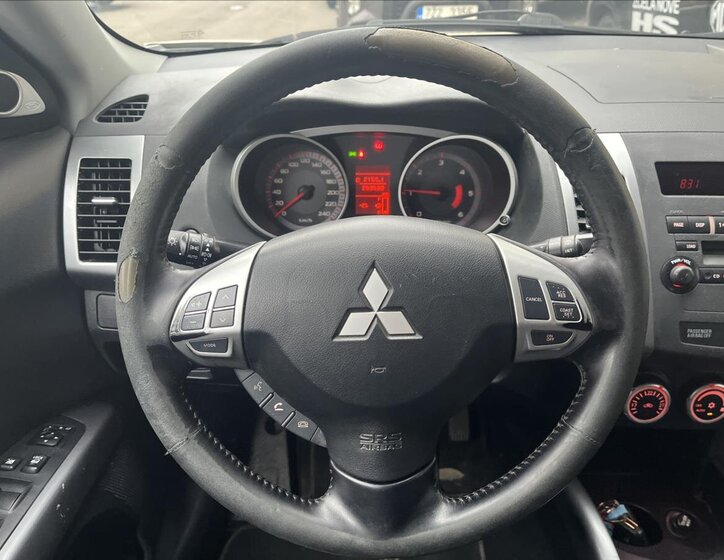 Mitsubishi Outlander SUV / Terénní 2,0 l 103 kw