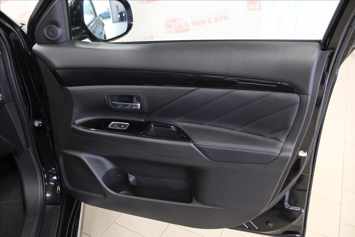 Mitsubishi Outlander SUV / Terénní 2,0 l 89 kw
