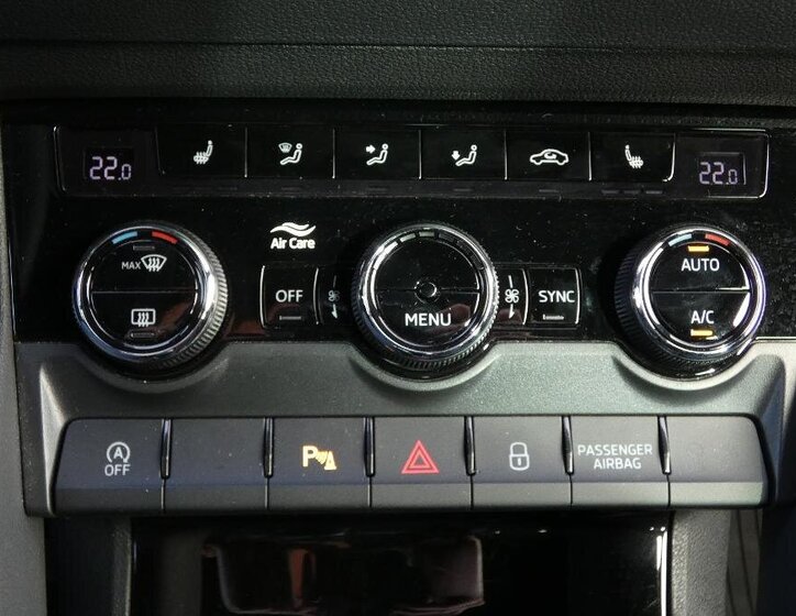 Škoda Karoq SUV / Terénní 1,5 l 110 kw