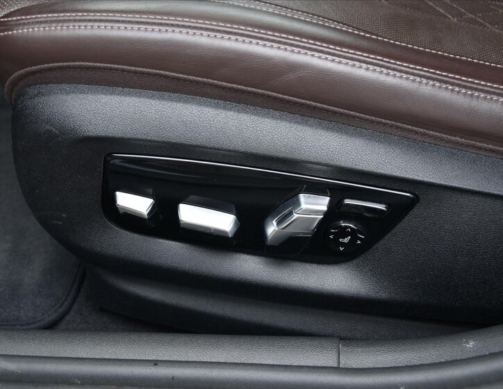 BMW Řada 5 Sedan / Limuzína 3,0 l 250 kw