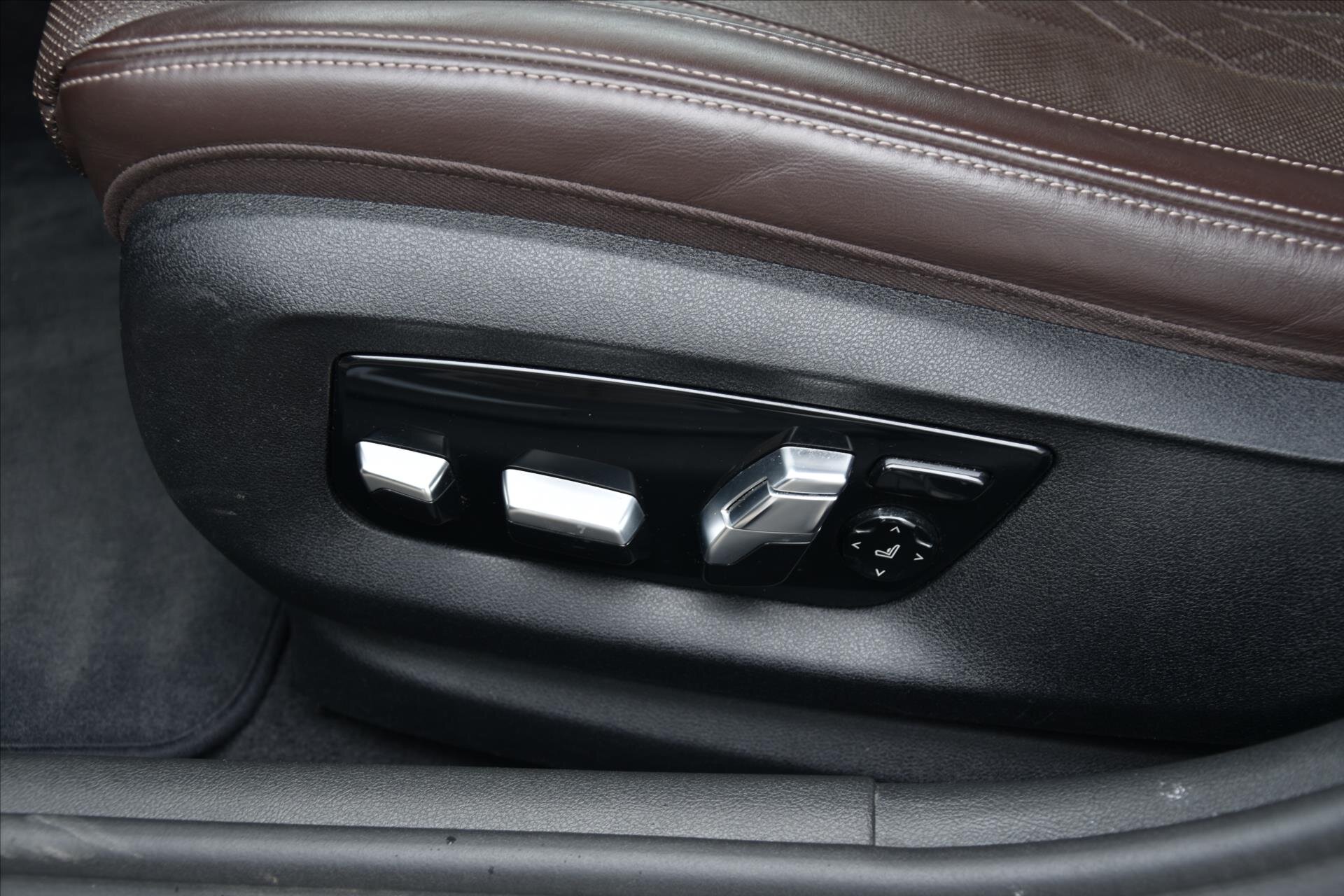 BMW Řada 5 Sedan / Limuzína 3,0 l 250 kw