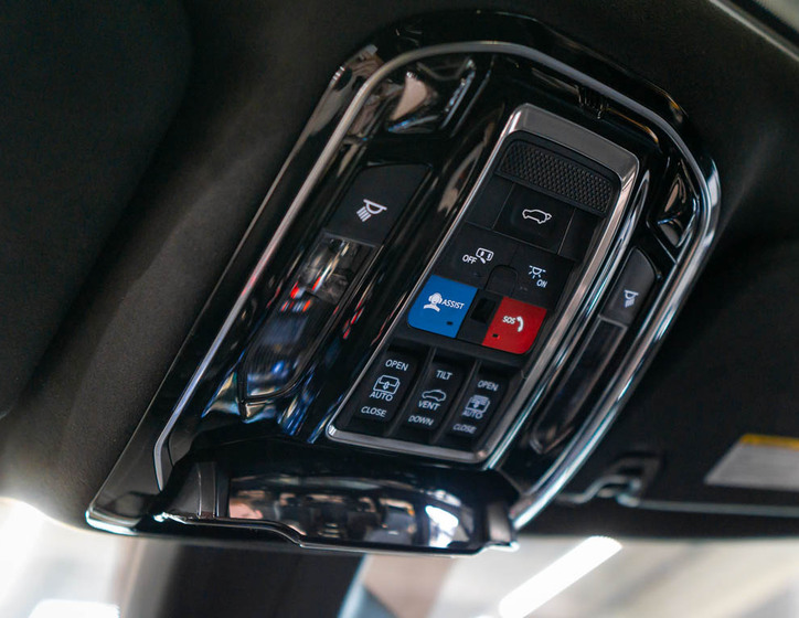 Jeep Grand Wagoneer 39