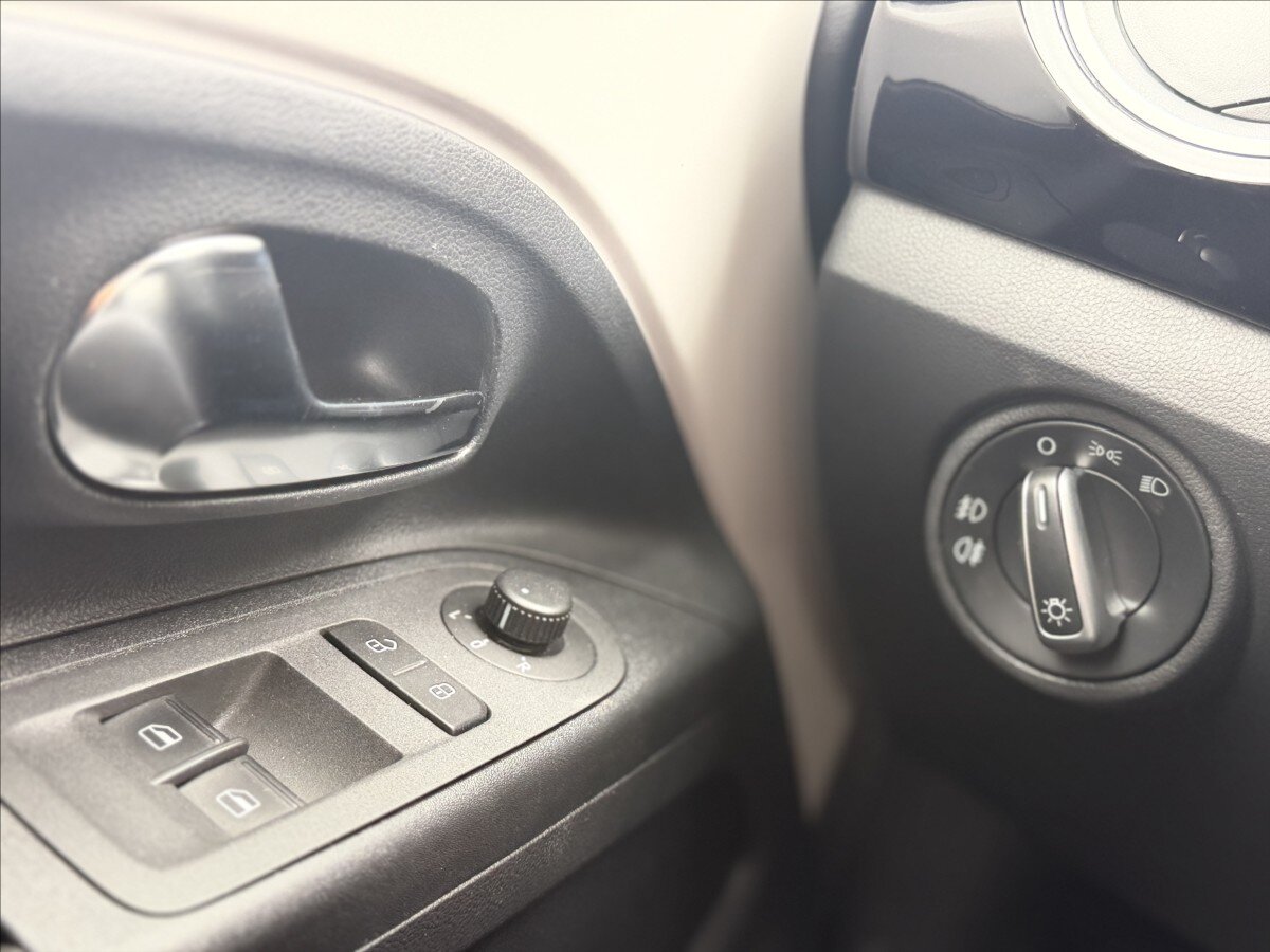 Volkswagen up! Hatchback 999,0 44 kw