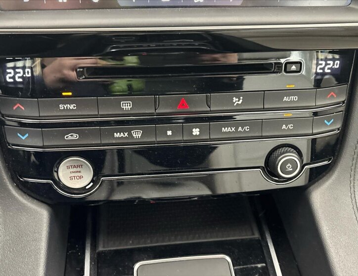 Jaguar F-Pace SUV / Terénní 2,0 l 132 kw