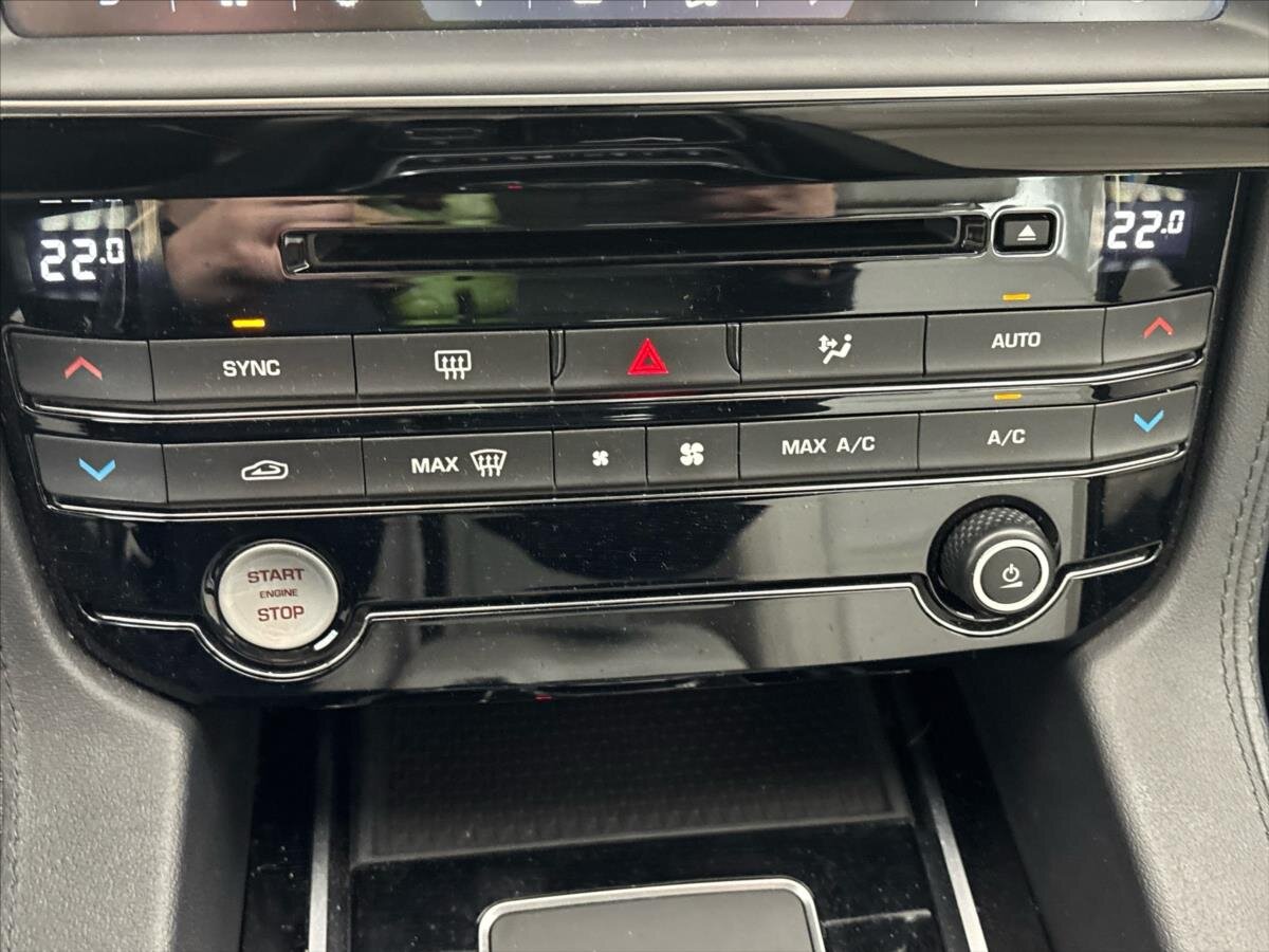 Jaguar F-Pace SUV / Terénní 2,0 l 132 kw