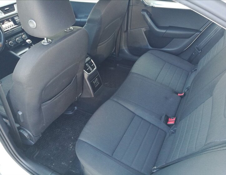 Škoda Octavia Sedan / Limuzína 1,6 l 77 kw