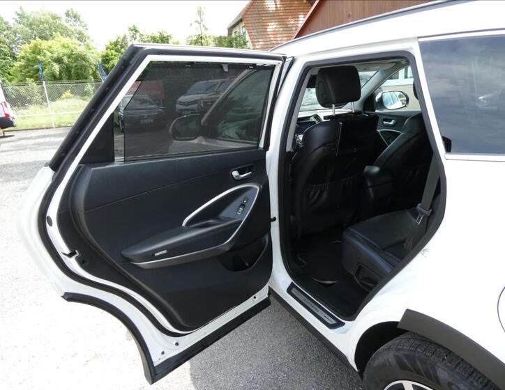 Hyundai Grand Santa Fe 26