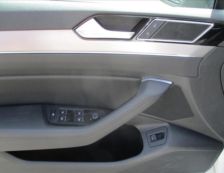 Volkswagen Passat 24