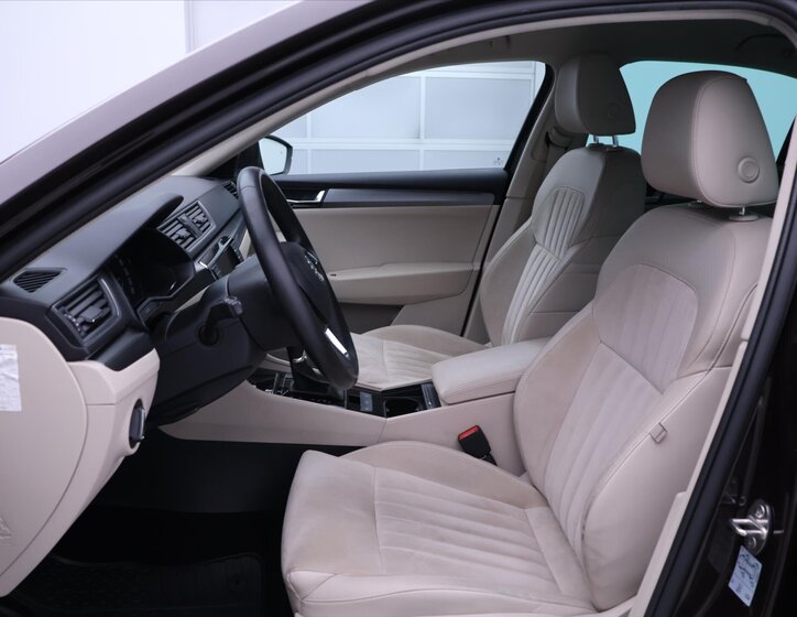 Škoda Superb Liftback 2,0 l 162 kw