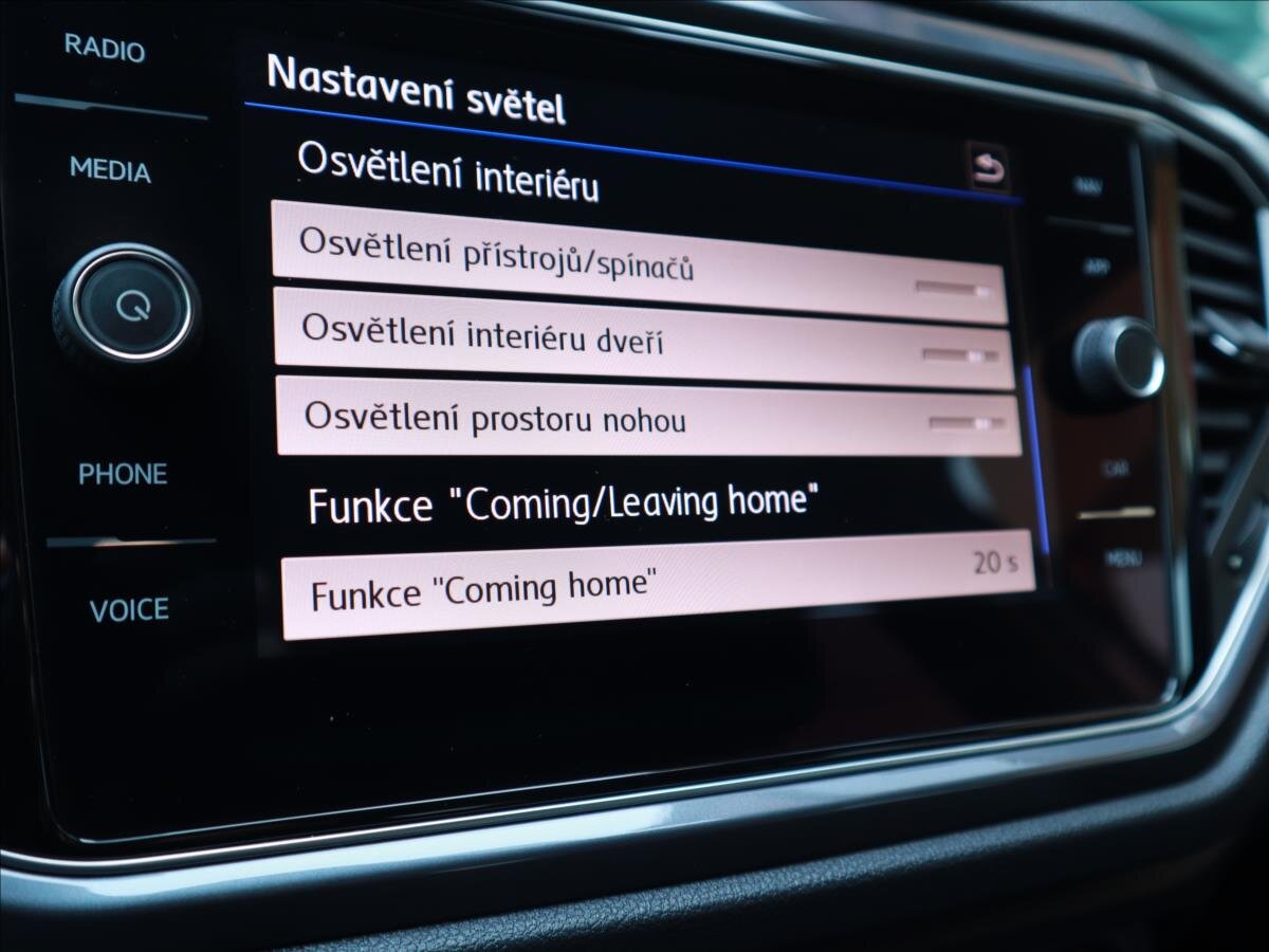 Volkswagen T-Roc CUV / Crossover 1,5 l 110 kw