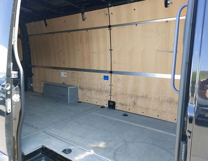 Mercedes-Benz Sprinter 11