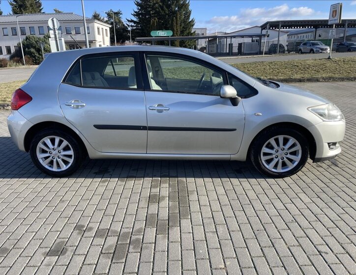 Toyota Auris Hatchback 2,0 l 93 kw