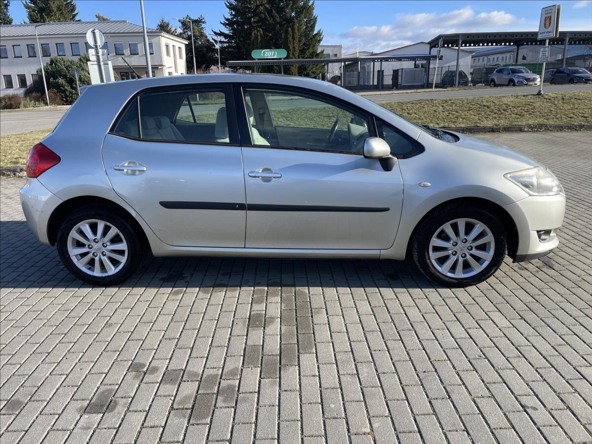 Toyota Auris Hatchback 2,0 l 93 kw