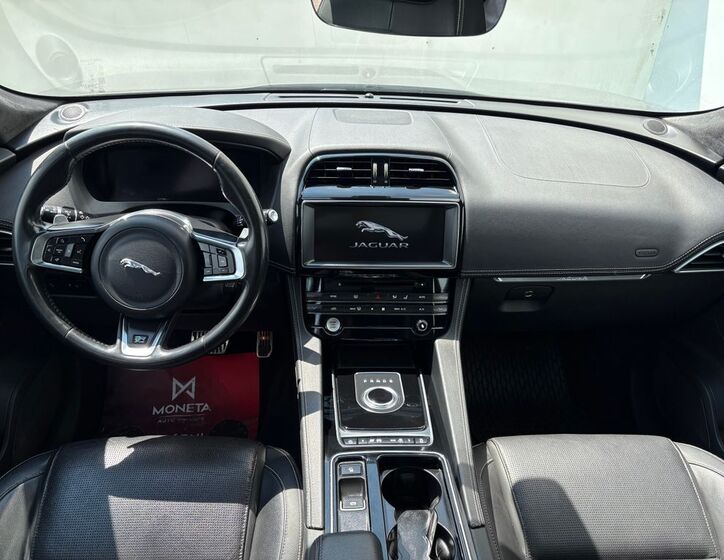 Jaguar F-Pace 5