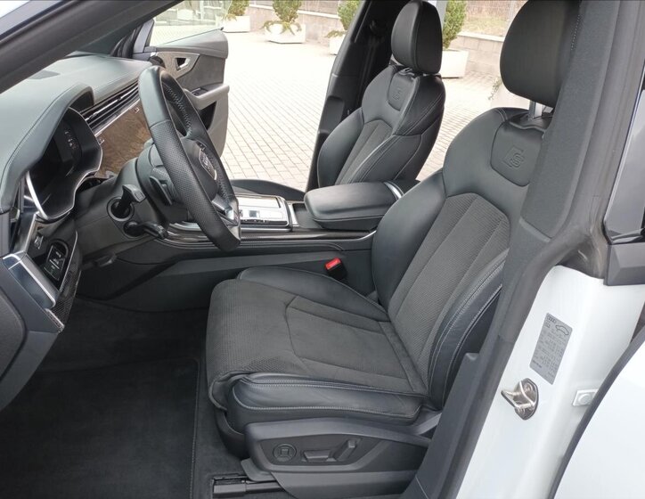 Audi SQ8 SUV / Terénní 4,0 l 320 kw