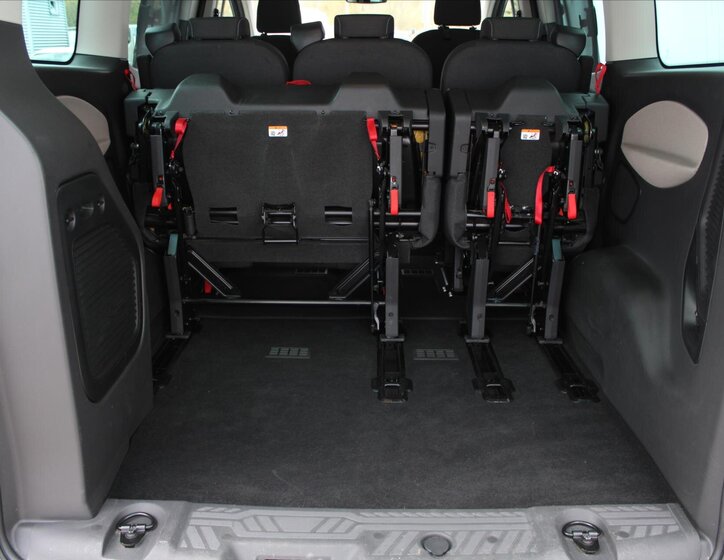 Ford Tourneo Custom 14