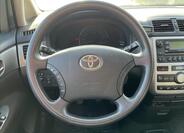 Toyota Avensis Verso 14