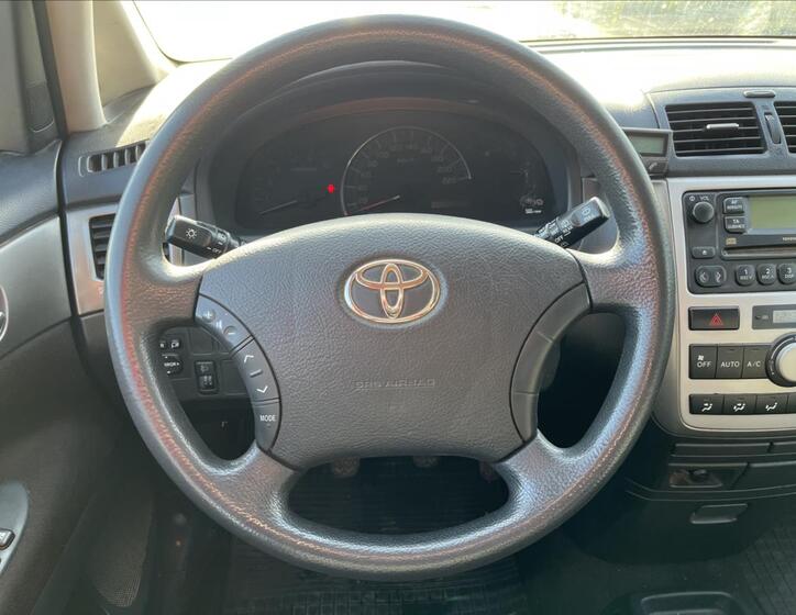 Toyota Avensis Verso 14
