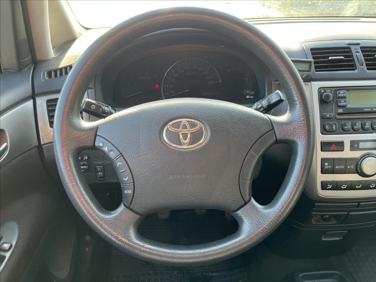 Toyota Avensis Verso