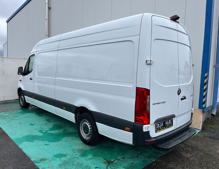 Mercedes-Benz Sprinter 4