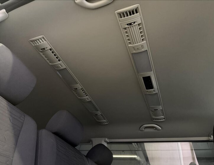 Volkswagen Caravelle 27