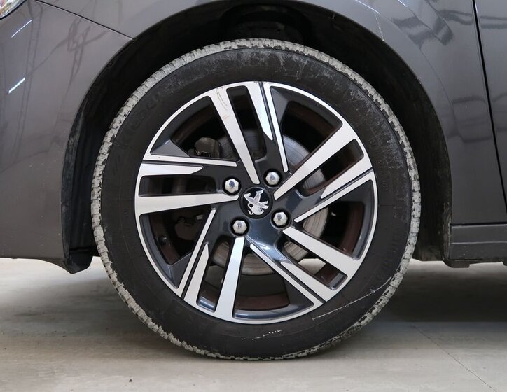 Peugeot 208 Hatchback 1,2 l 96 kw