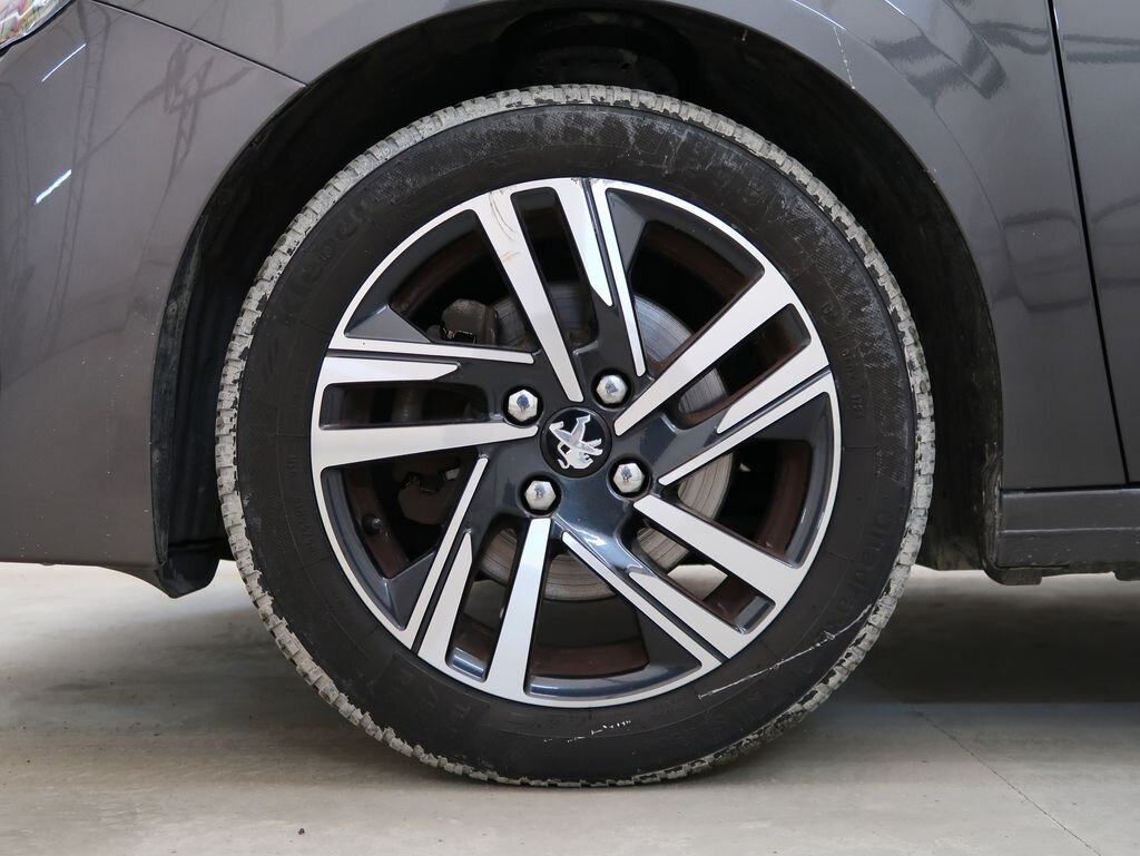 Peugeot 208 Hatchback 1,2 l 96 kw