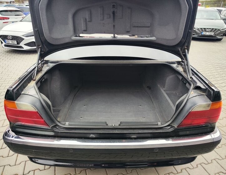 BMW Řada 7 Sedan / Limuzína 2,8 l 142 kw