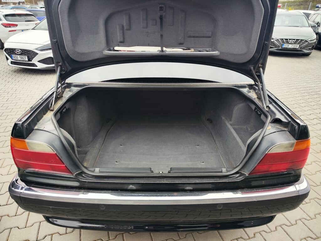 BMW Řada 7 Sedan / Limuzína 2,8 l 142 kw