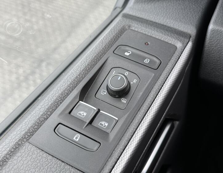 Volkswagen Multivan 38