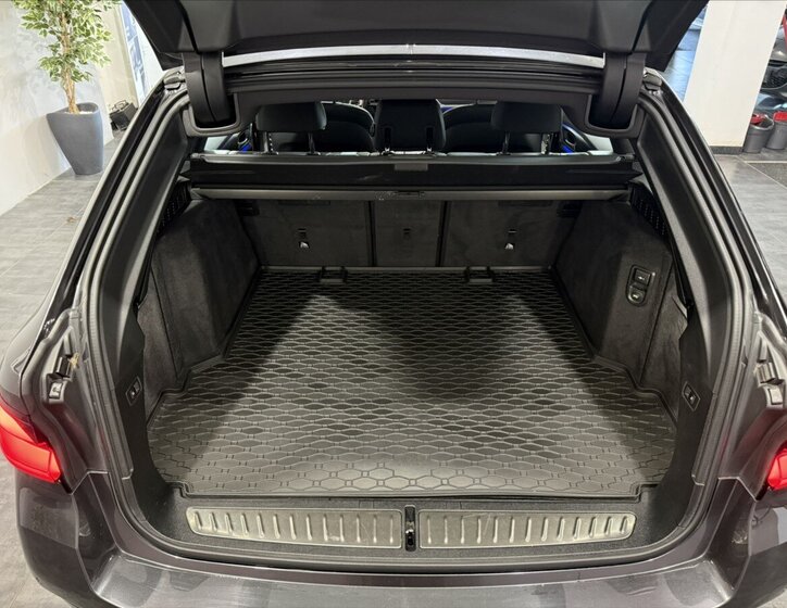 BMW Řada 5 Kombi 3,0 l 210 kw